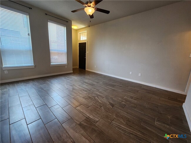 Building Photo - 565 Creekside Frst