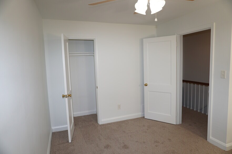 Building Photo - 137 Riverthorn Rd
