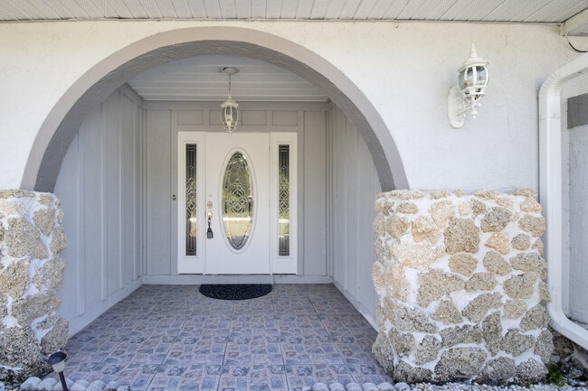 Building Photo - 4274 Gillot Blvd