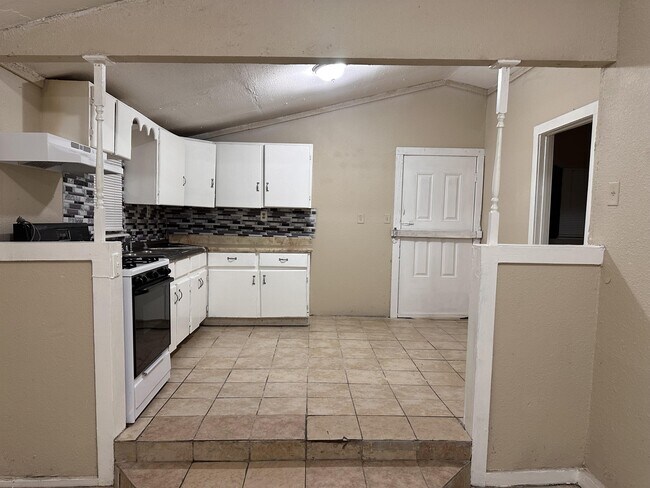 Building Photo - 601 Cantrell Dr