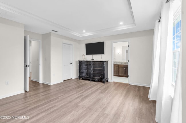 Building Photo - 317 Tulip Ct