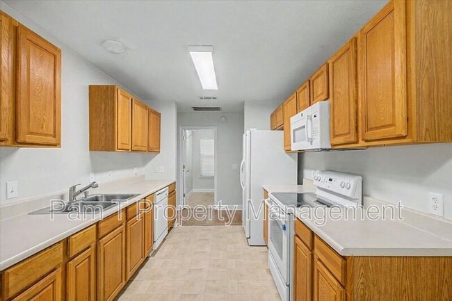 Building Photo - 2305 Spivey Ave