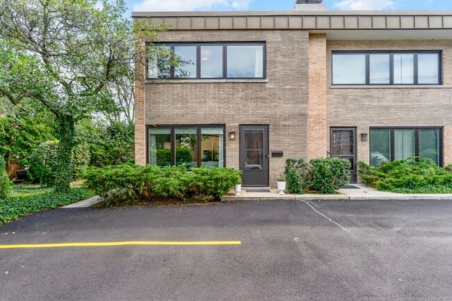 Building Photo - 676 Roger Williams Ave