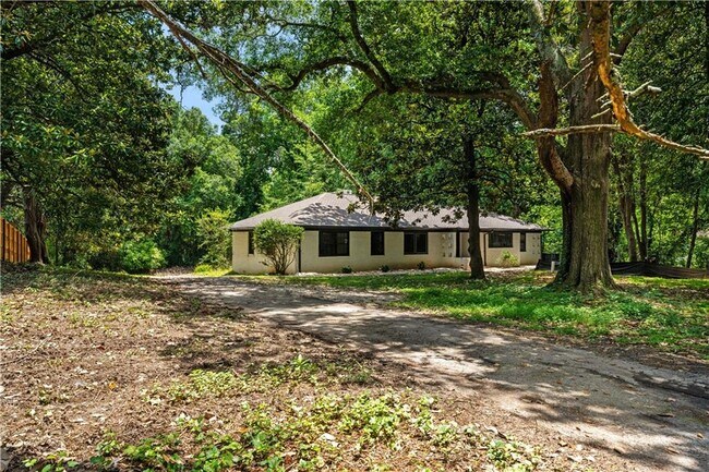 Building Photo - 3757 Peachtree Dunwoody Rd