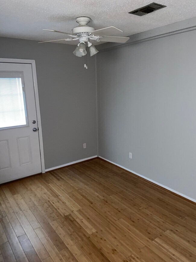 Building Photo - 3072 Queenstown Rd Trussville, AL