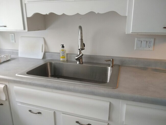 Building Photo - 2035 E Dayton St