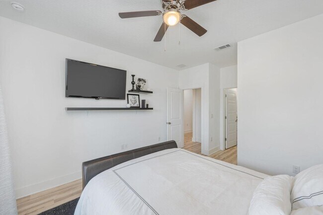 Building Photo - 667 Red Fern Rd