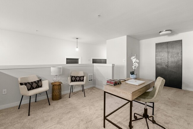 Building Photo - Portal Condominiums ~ Queen Anne