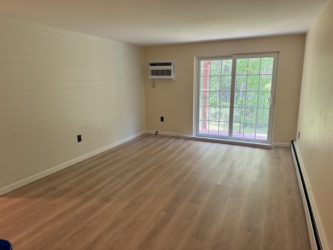 Building Photo - 403 White Cedar Blvd