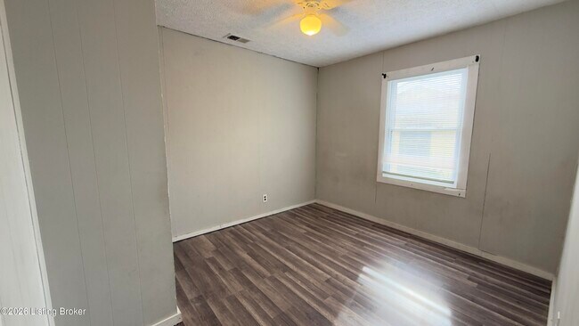 Building Photo - 214 Halcyon Rd