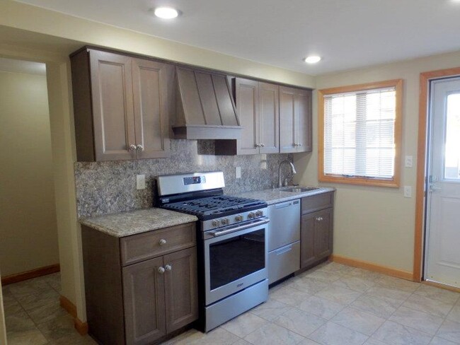 Building Photo - 154 Granada Pkwy