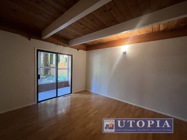Building Photo - 10585 Redwood Dr