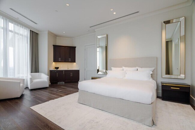 Building Photo - 3376 Peachtree Rd NE