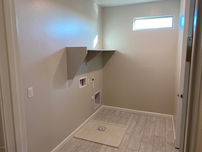 Building Photo - 6511 E Villa Maria Dr