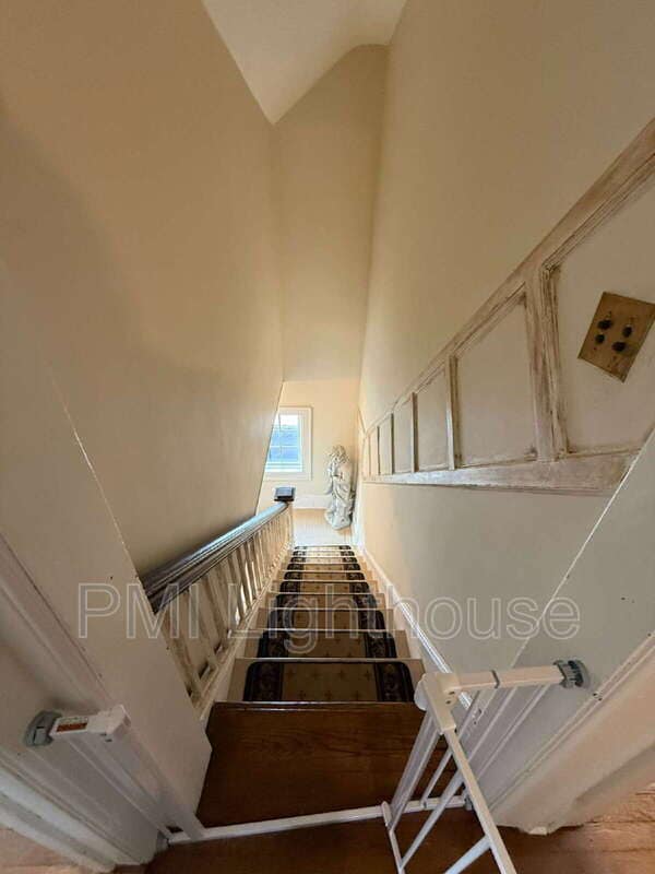 Building Photo - 145 Soundview Rd