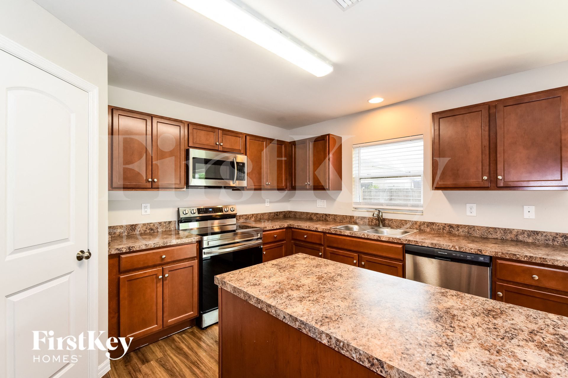 Building Photo - 1414 SW 11th St