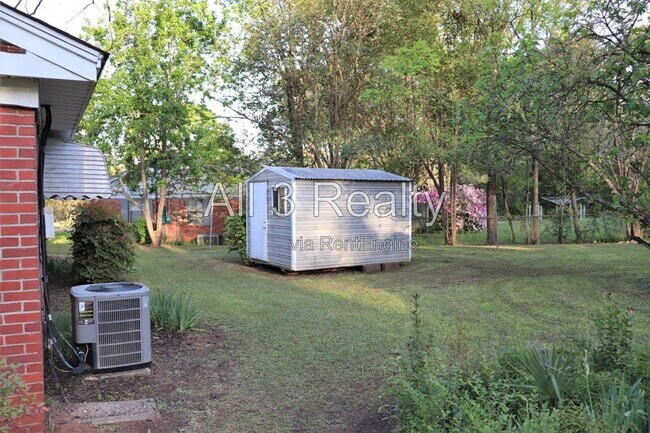Building Photo - 929 Parkwood Dr