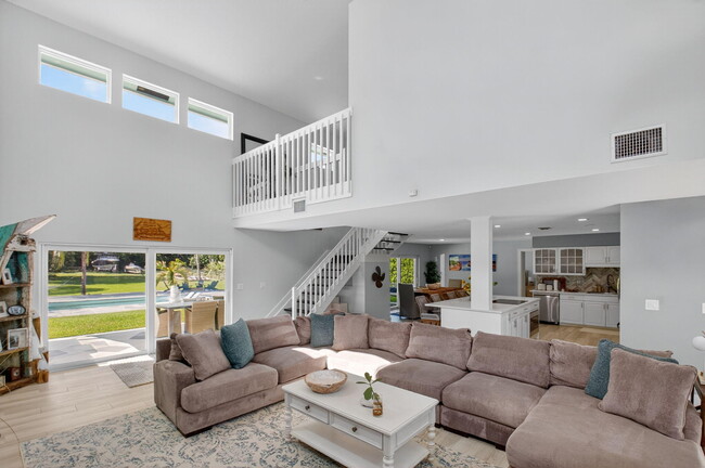 Building Photo - 6701 Hillside Ln