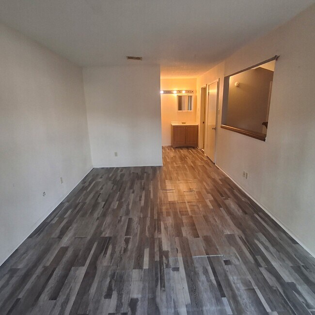 Building Photo - 3523 Tanglewilde St