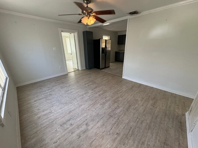 Building Photo - 1210 Live Oak Ave