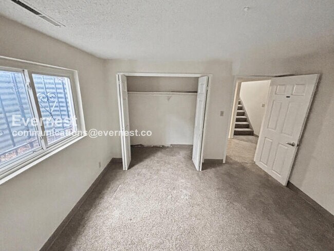 Building Photo - 5 Bed, 2.5 Bath Home with Fenced Yard & Garage / Available Soon!