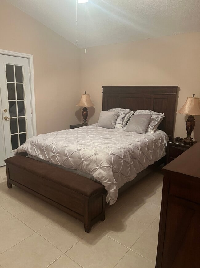 Building Photo - 922 Jackson Way