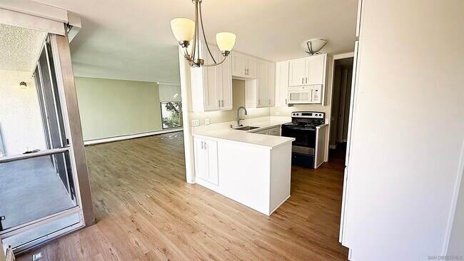 Building Photo - 8111 Camino Del Oro
