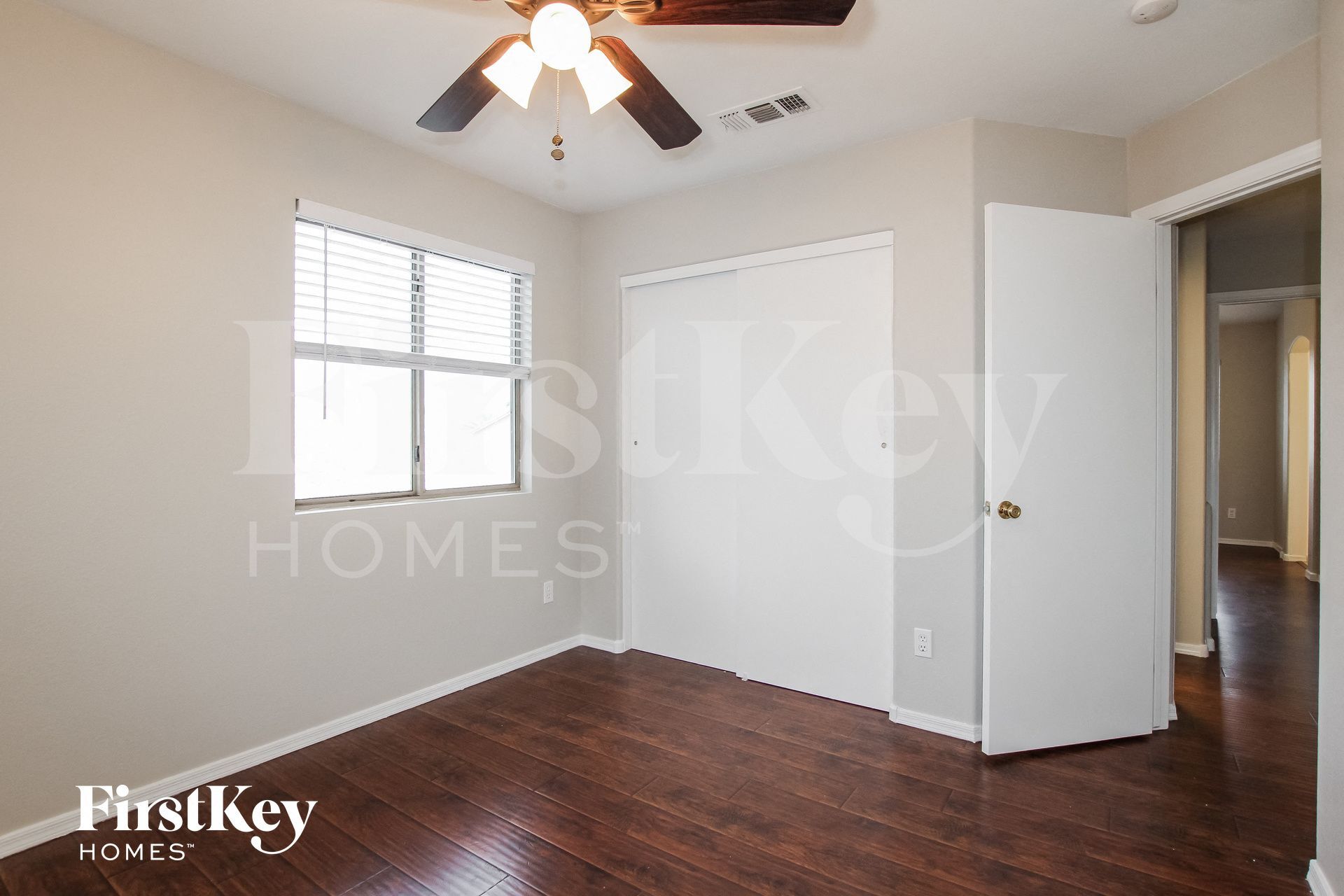 Building Photo - 8564 W Sunnyslope Ln