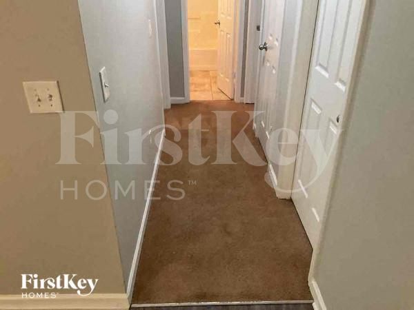 Building Photo - 135 Lazy Hollow Ln