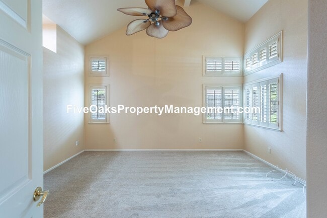Building Photo - 103 Surbaugh Square