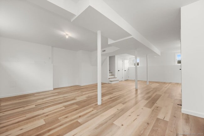 Building Photo - 141 Ridgewood Dr