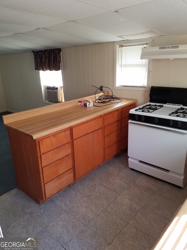 Building Photo - 7 David Dr