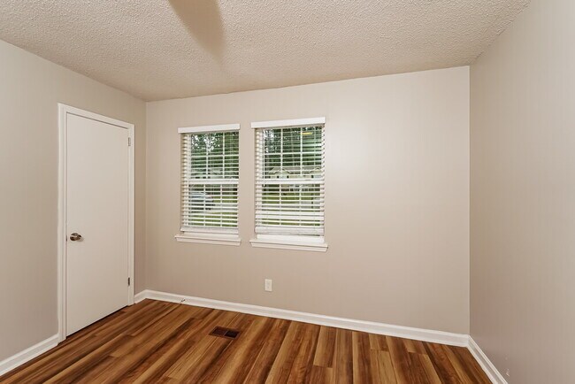 Building Photo - 2538 Martin Cir