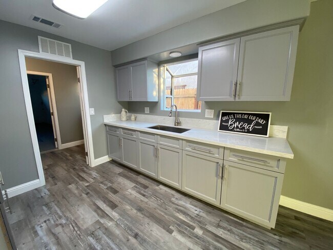 Building Photo - Gorgeous 3 BD 2 BA remodeled home availabl...
