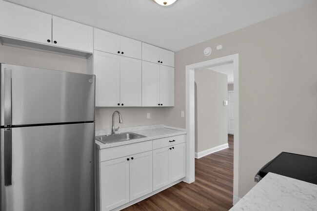 Building Photo - 2 Bedroom 1 Bath In Fayetteville- Small Do...