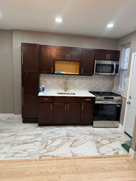 Building Photo - 1240 S Millick St