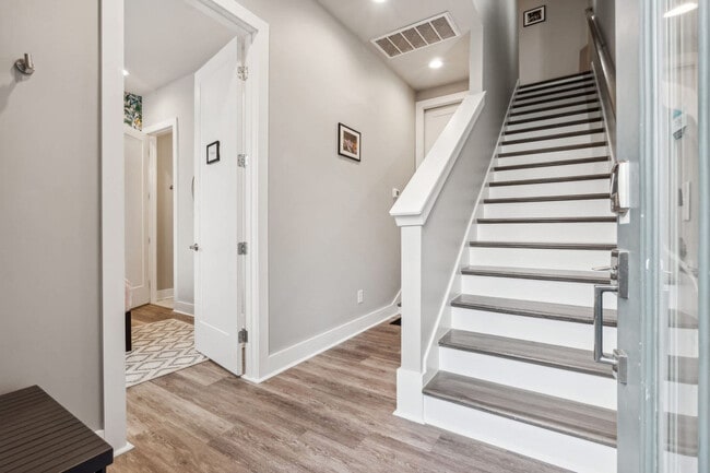 Building Photo - 2135 24th Ave N