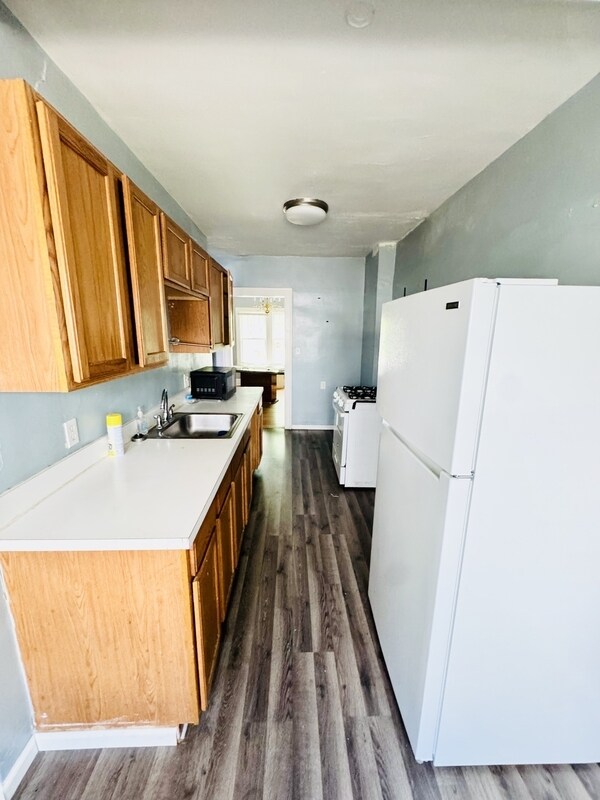 Building Photo - 1508 Parkhill Rd