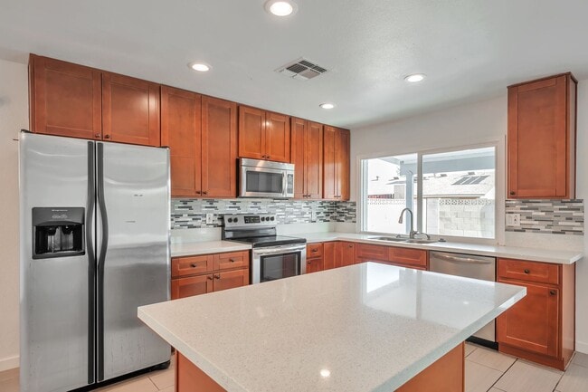 Building Photo - 5 Bedroom, 3 Bath, Pool, Remodeled