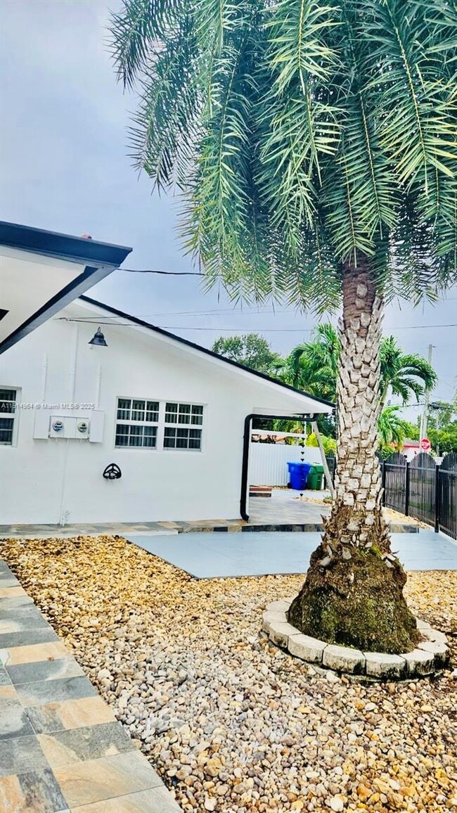 Building Photo - 3182 SW 25th Ter