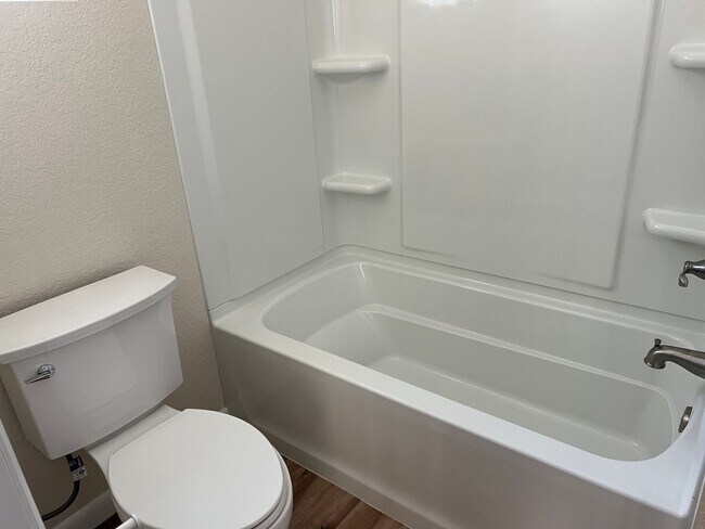Building Photo - Charming 1BR House in Lakewood