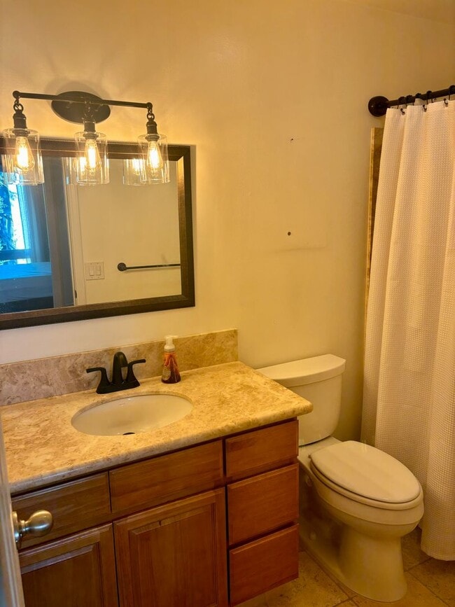 Building Photo - Light, Bright, Immaculate and lightly furnished 1 bd 1 ba condo in Walnut Creek- Keys Condo's