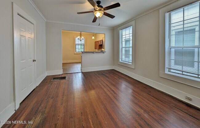 Building Photo - 424 Walnut Ct