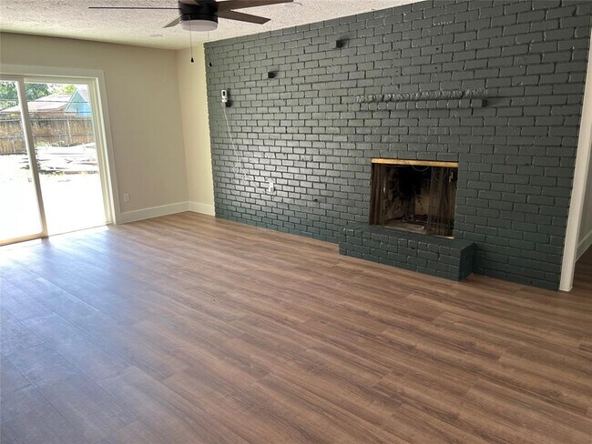 Building Photo - 8711 Hinman St