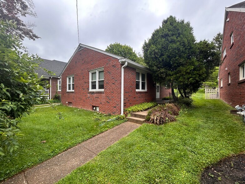 Primary Photo - 131 Sharpless St