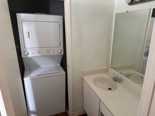 Building Photo - 7901 Cambridge St