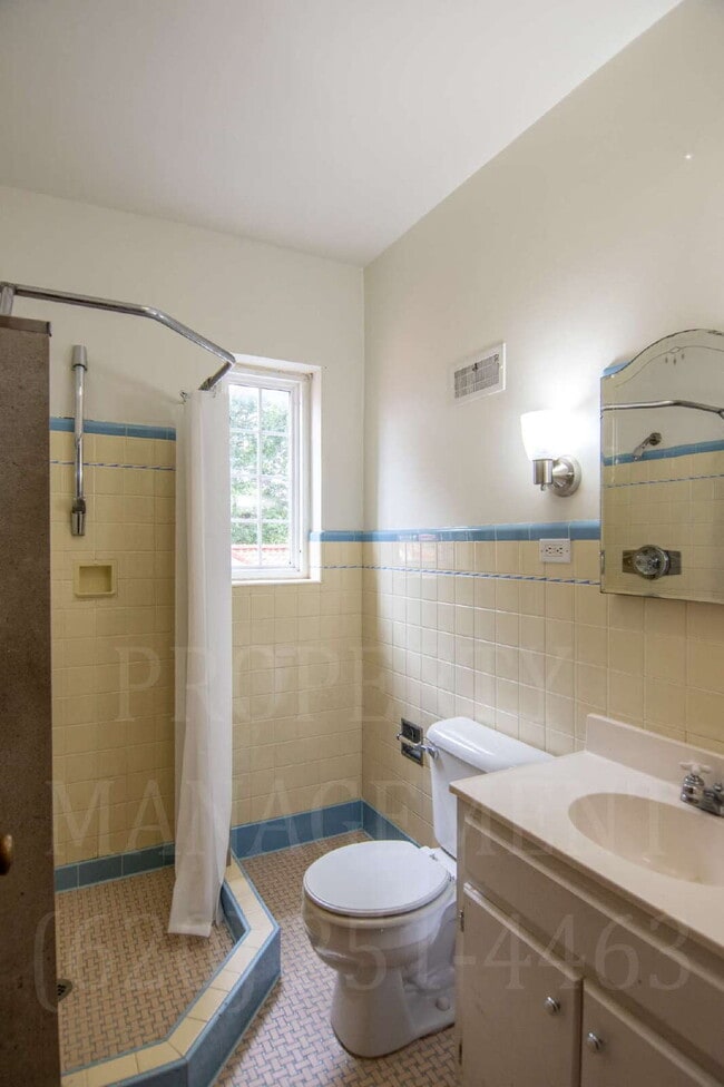 Building Photo - Spacious 4-Bedroom 2-Bathroom Home