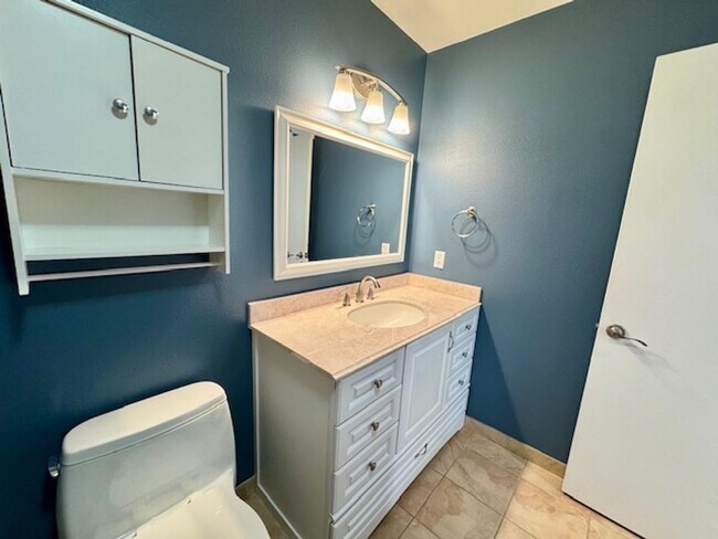 Building Photo - Gorgeous Walnut Creek Townhome 2 bedroom, 2.5 bath with 1 car garage in Sunset Park