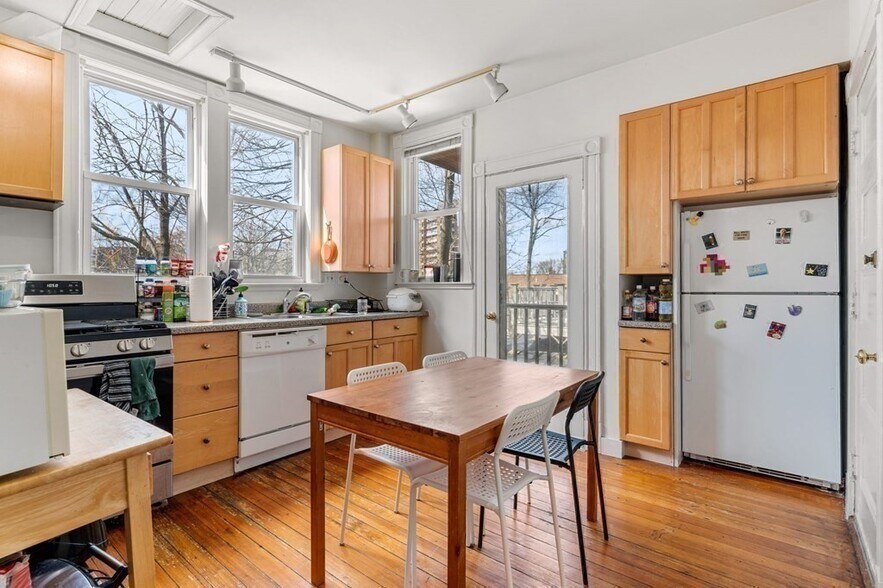 Building Photo - 27 Ellery St