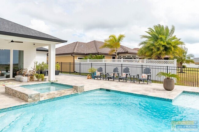 Building Photo - 100 Torrey Pines Dr